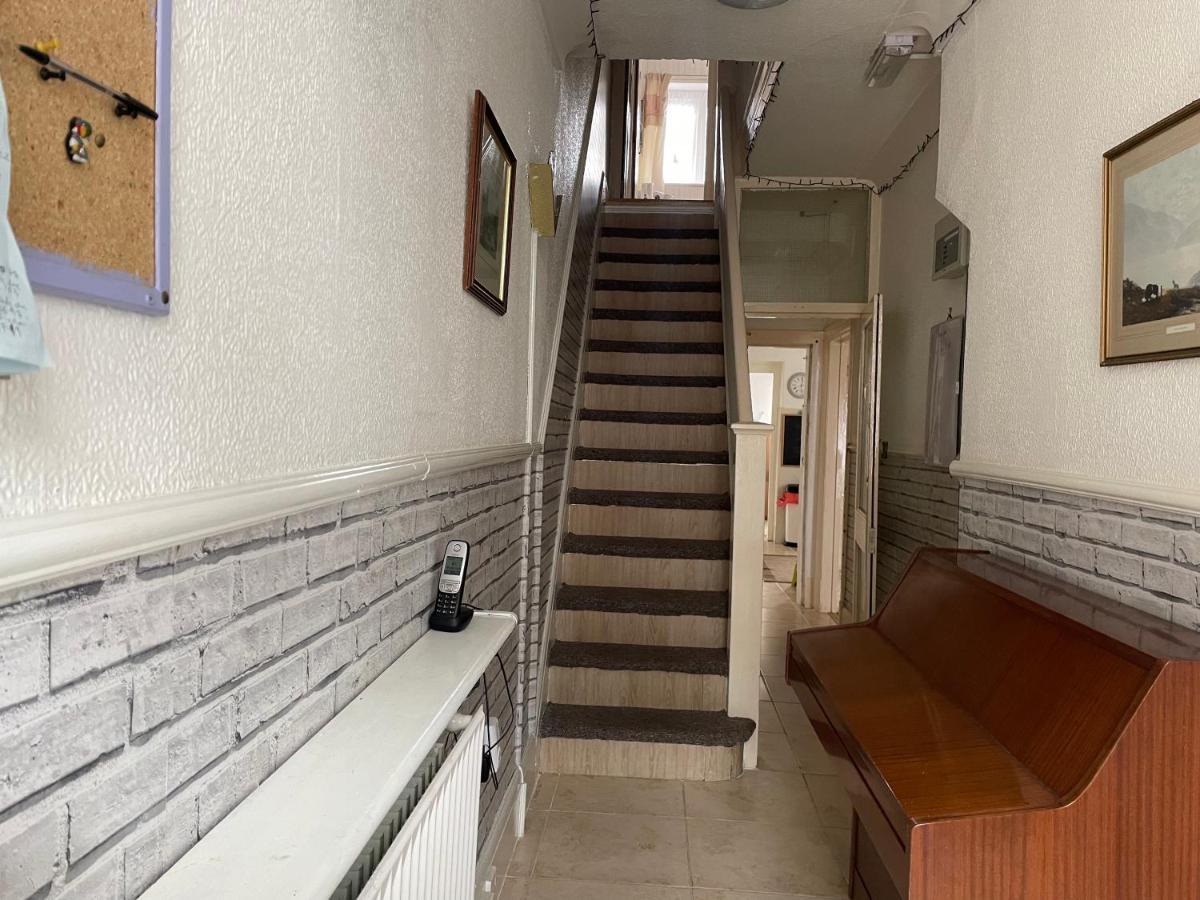 בלקפול Renovated 4-Bed Home - Sleeps 9 - Parking - Spa מראה חיצוני תמונה